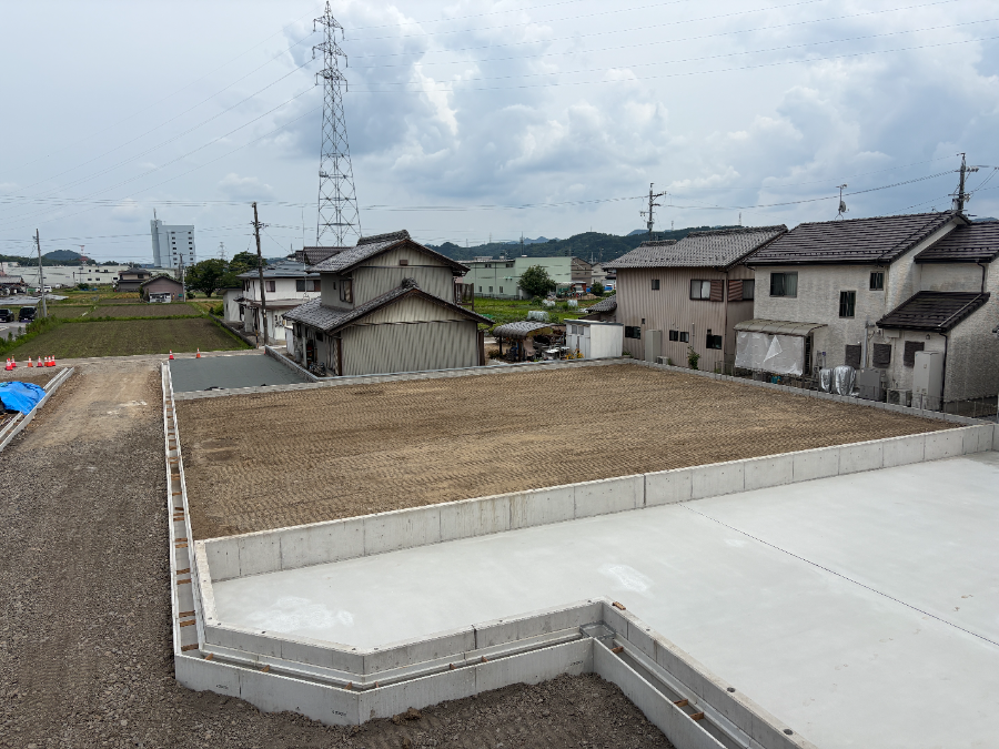 宅地分譲に伴う雨水調整池築造工事の写真